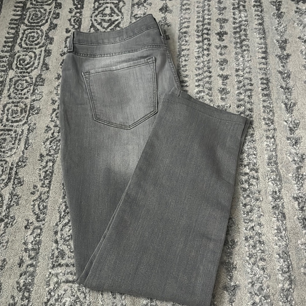 🏷️ SALE 🏷️  Old Navy Women's Mid-Rise / Original Jeans Size 6 / Grey light-wash